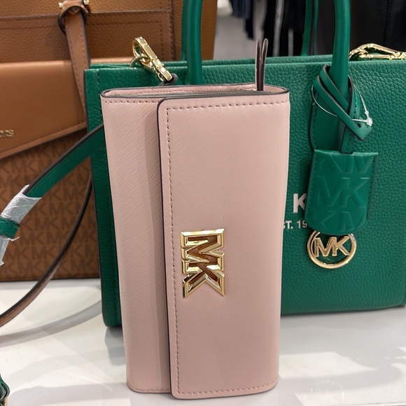 Michael Kors Mimi Large Saffiano Leather Bi-Fold Continental Wallet
Pawder Blush - Picture 15 of 16